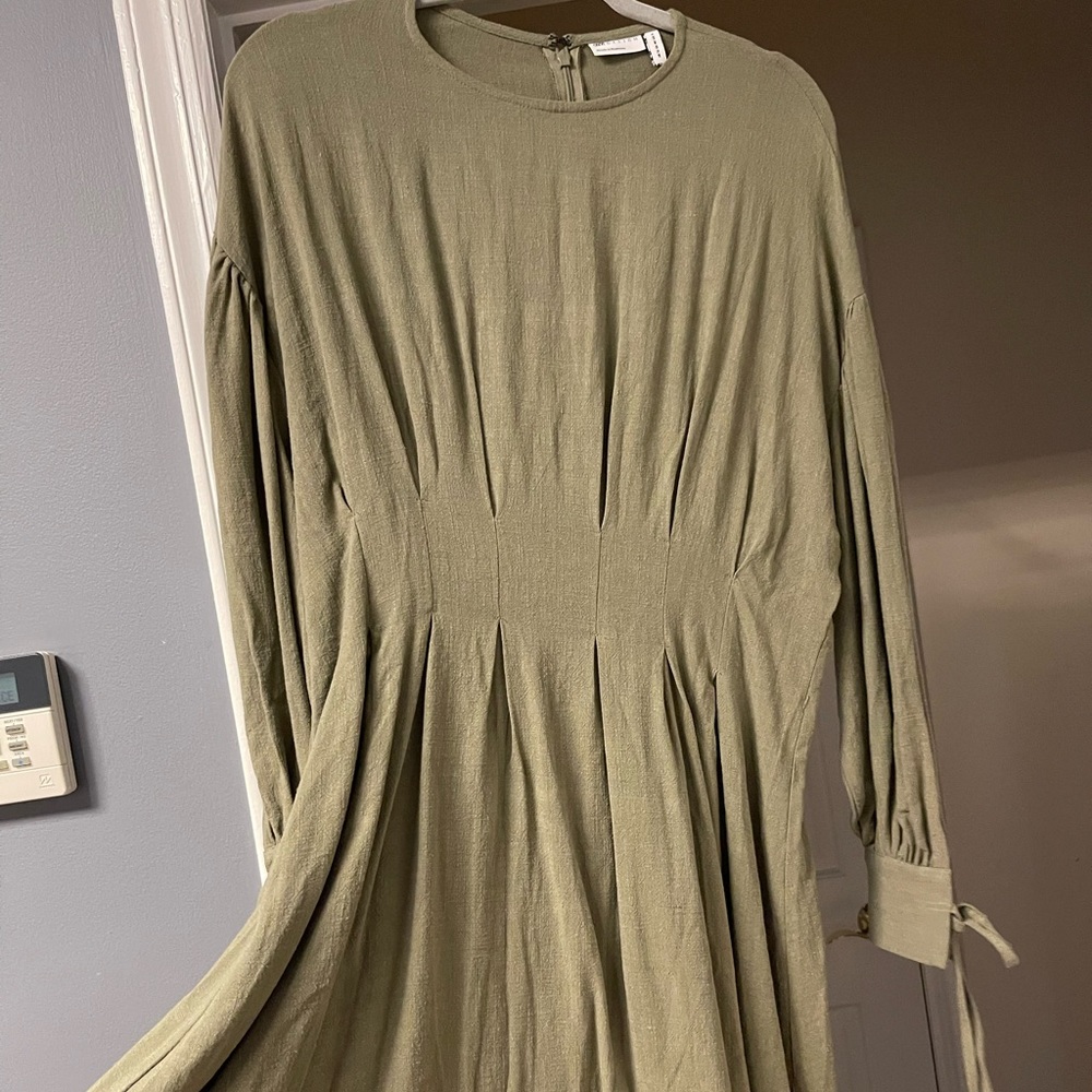 BRAND NEW ASOS DRESS SIZE US 8 IN GORGEOUS GREEN